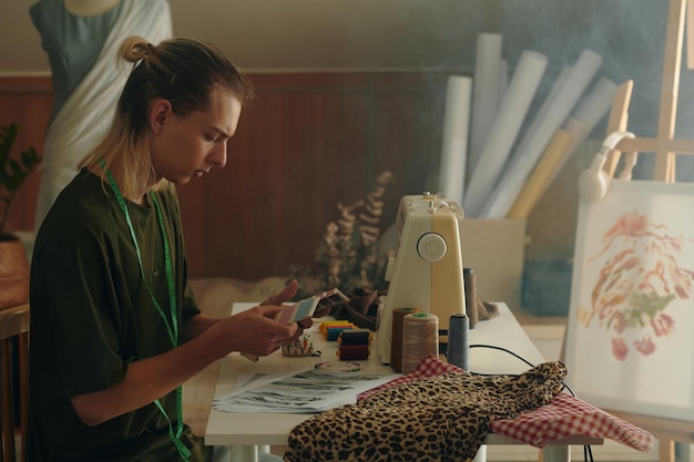 Мастерица за работой